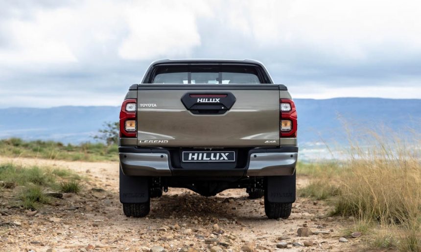 Toyota Hilux 2020-2021 - цены, новый кузов, комплектации и фото